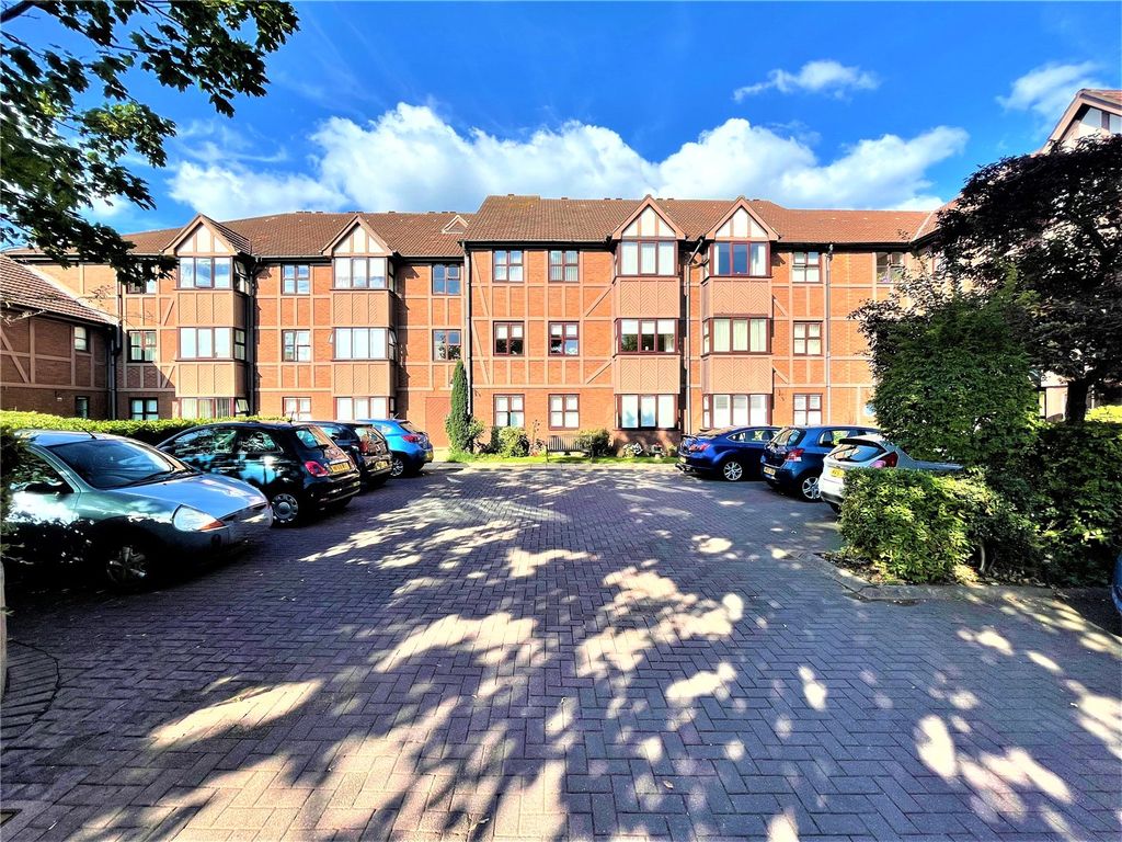 2 bed flat for sale in Tudor Court, Liverpool, Merseyside L19, £130,000