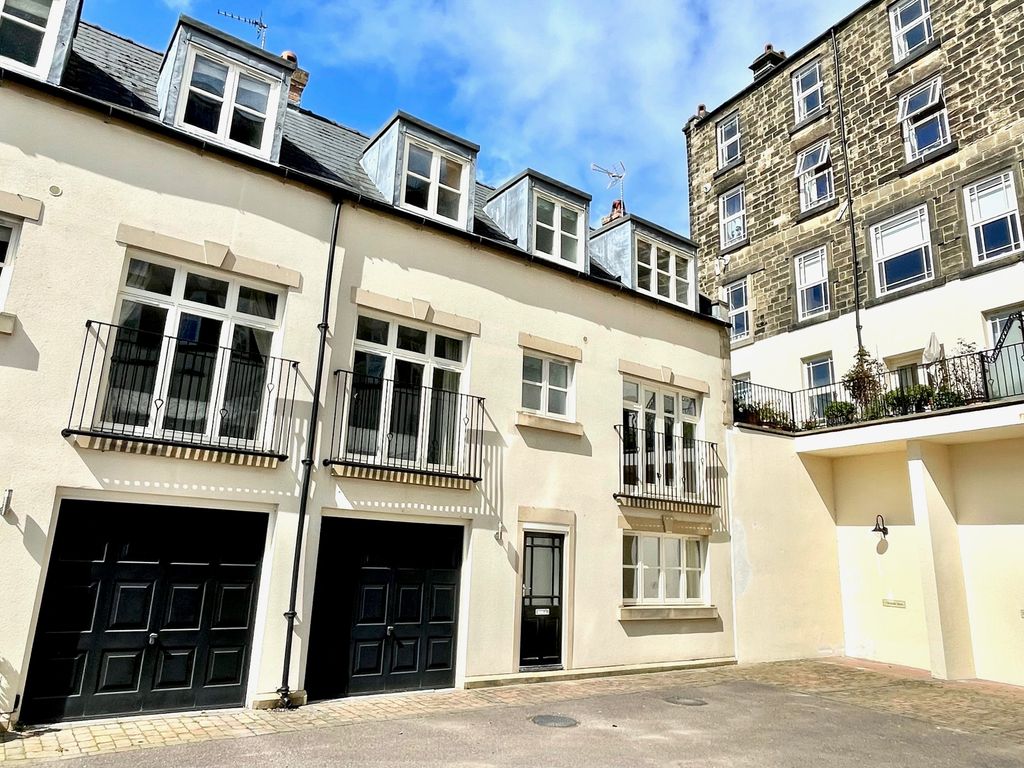 3 bed mews house for sale in Wellington Street, Matlock DE4, £265,000