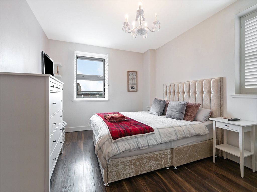 2 bed flat for sale in Buchanan Street, Glasgow G1, £299,000