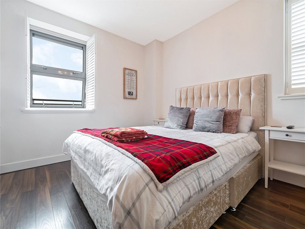 2 bed flat for sale in Buchanan Street, Glasgow G1, £299,000