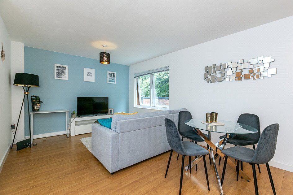1 bed flat for sale in Godstone Road, Whyteleafe, Surrey CR3, £220,000