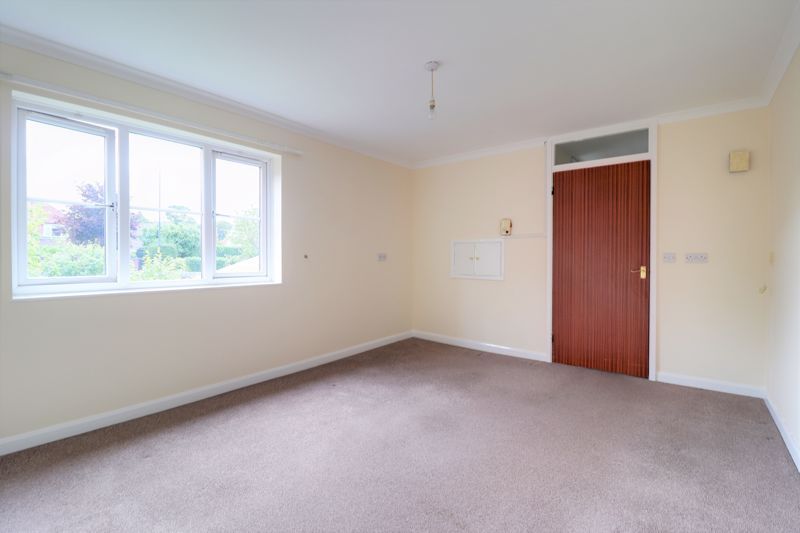 2 bed flat for sale in Mercian Court, Market Drayton TF9, £100,000