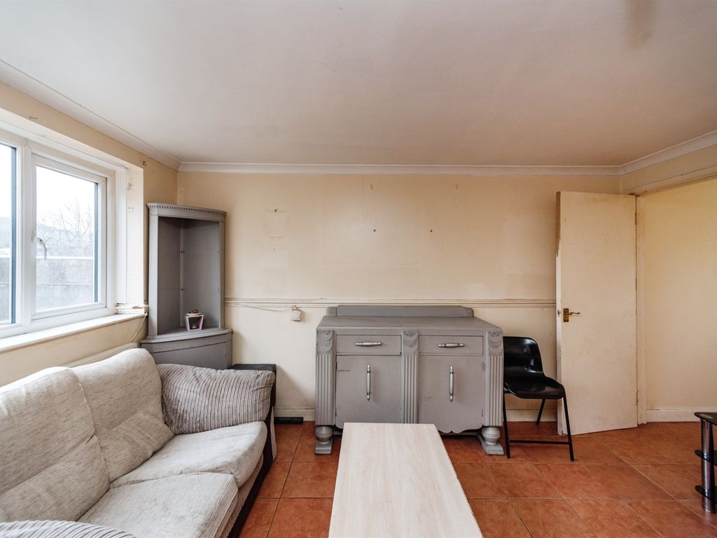 2 bed flat for sale in Commercial Street, Maesteg CF34, £40,000
