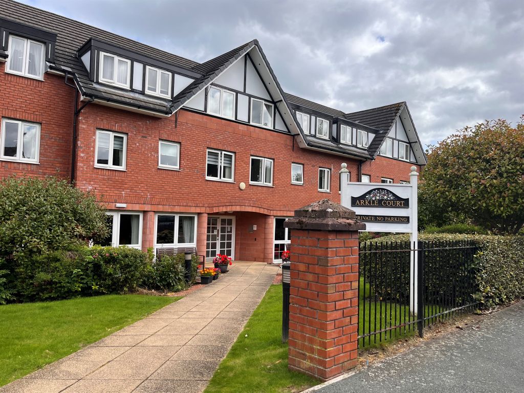 1 bed flat for sale in Arkle Court, Vicars Cross, Chester CH3, £75,000