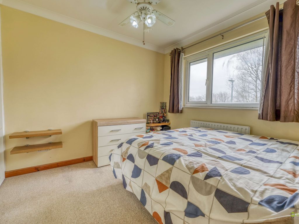 3 bed semi-detached house for sale in Ecklington, Swindon SN3, £290,000