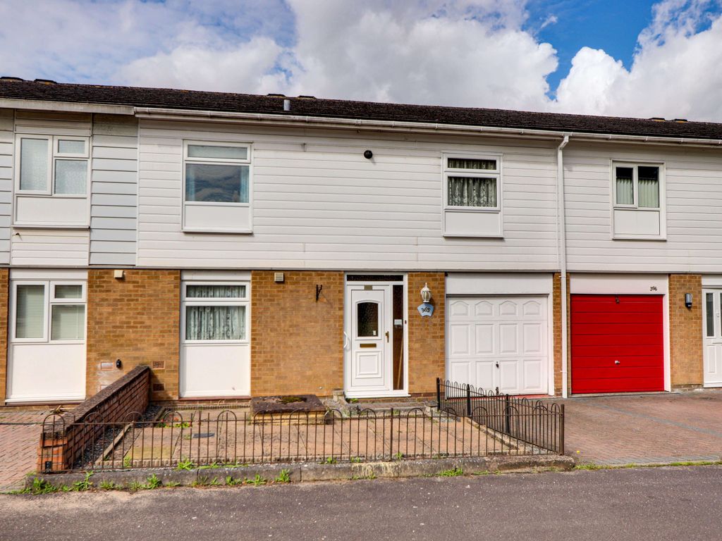 3 bed terraced house for sale in Abbey Road, Basingstoke RG24, £295,000