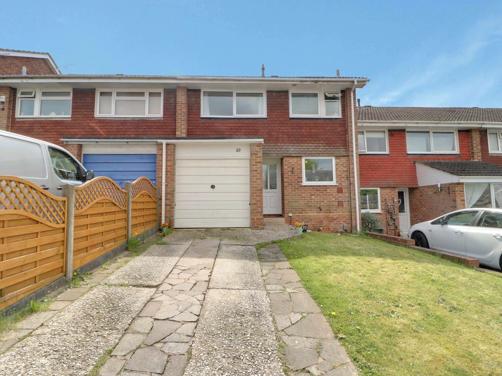 3 bed terraced house for sale in Grainger Close, Basingstoke RG22, £340,000