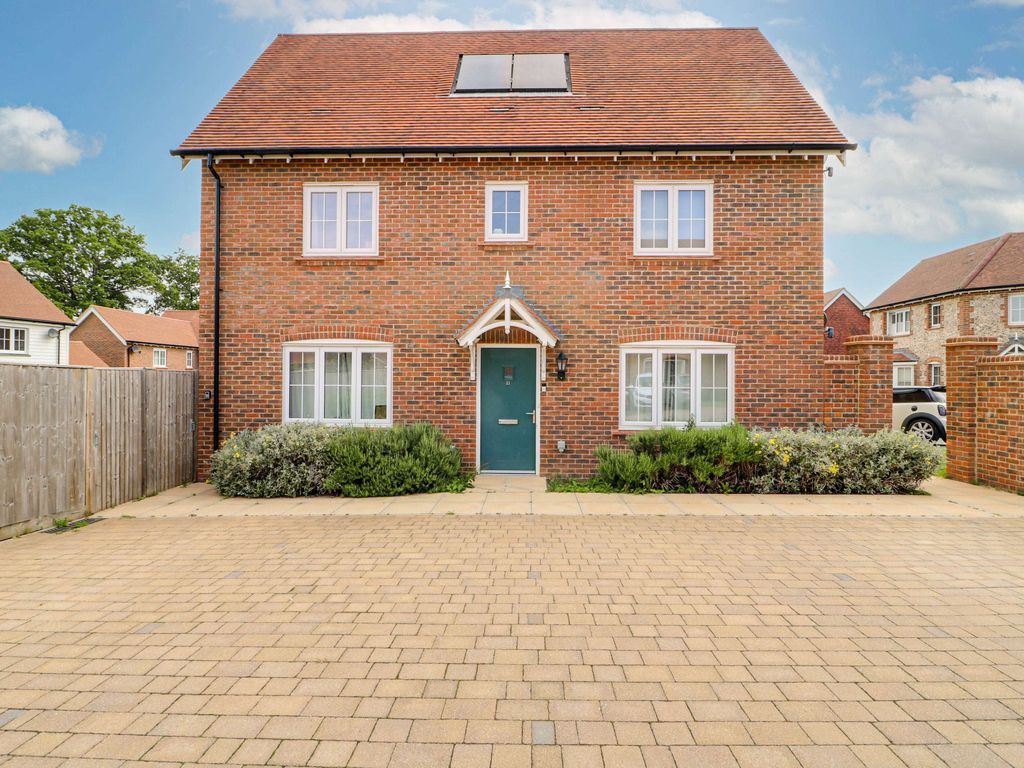 1 bed terraced house for sale in Corbel Rise, Chineham, Basingstoke RG24, £118,250