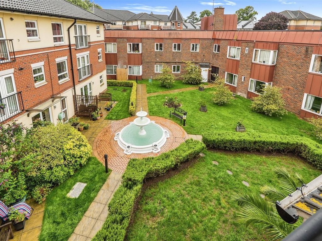 2 bed flat for sale in Rollesbrook Gardens, Southampton, Hampshire SO15, £105,000