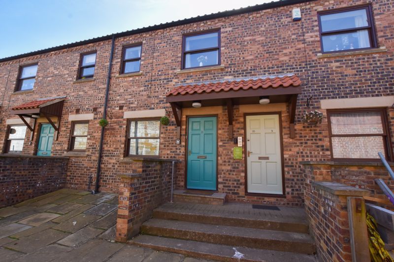 2 bed flat for sale in Waterloo Place, Flowergate, Whitby YO21, £175,000