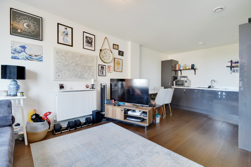 1 bed flat for sale in Kenneth Way, London W5, £166,000