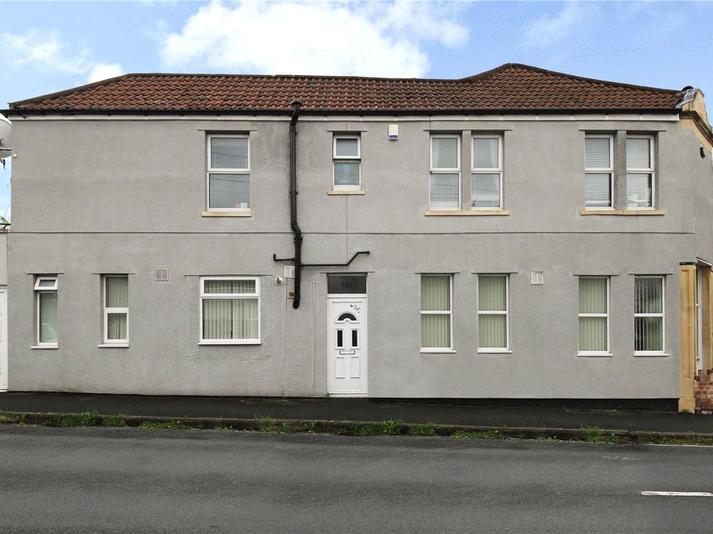 2 bed flat for sale in Winchester Road, Bristol BS4, £240,000