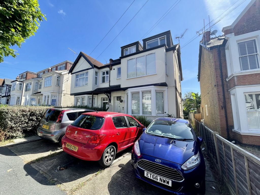 1 bed flat for sale in Manor Road, Westcliff-On-Sea, Essex SS0, £179,995