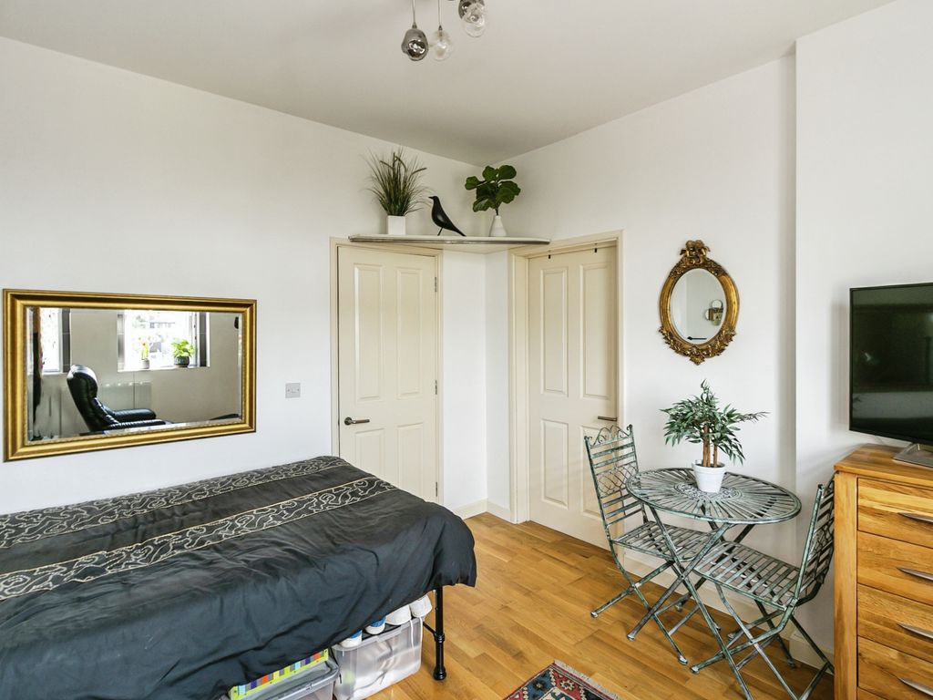 1 bed flat for sale in Norwich Avenue West, Bournemouth, Dorset BH2, £105,000