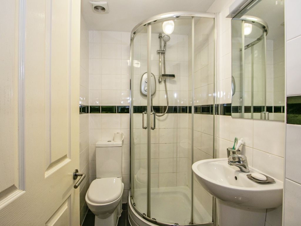 1 bed flat for sale in Norwich Avenue West, Bournemouth, Dorset BH2, £105,000