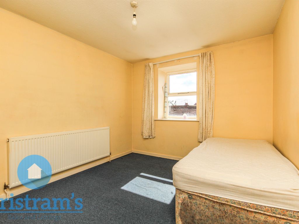 2 bed flat for sale in Fountains Court, Beeston, Nottingham NG9, £100,000
