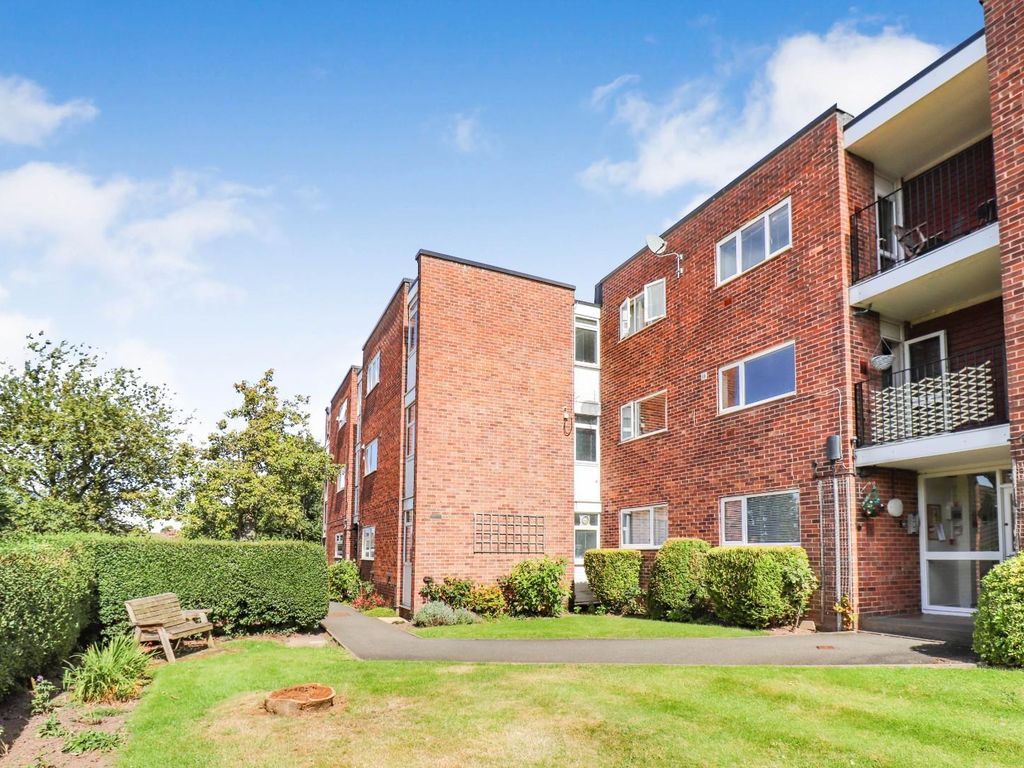 2 bed flat for sale in The Nook, Nuneaton CV11, £115,000