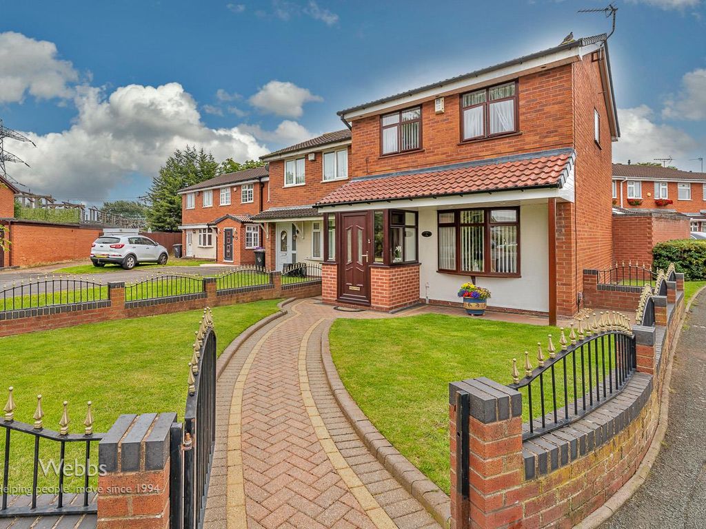 3 bed detached house for sale in Petworth Close, Willenhall WV13, £250,000