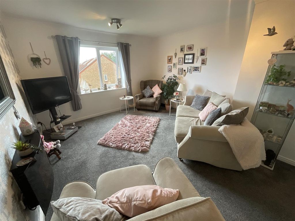 2 bed flat for sale in Wash Beck Close, Scarborough YO12, £125,000