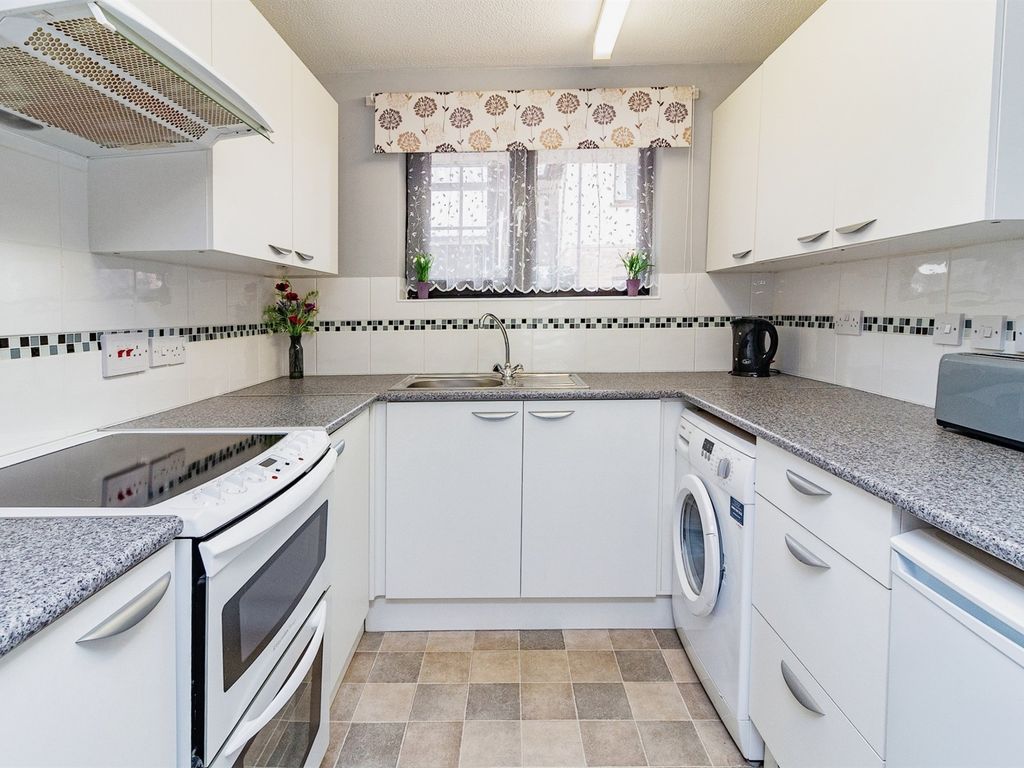 1 bed flat for sale in The Mount, Simpson, Milton Keynes MK6, £140,000
