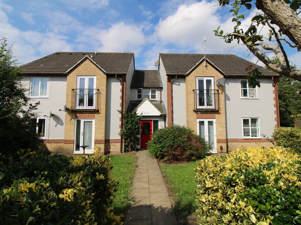 1 bed flat for sale in May Close, Swindon SN2, £105,000