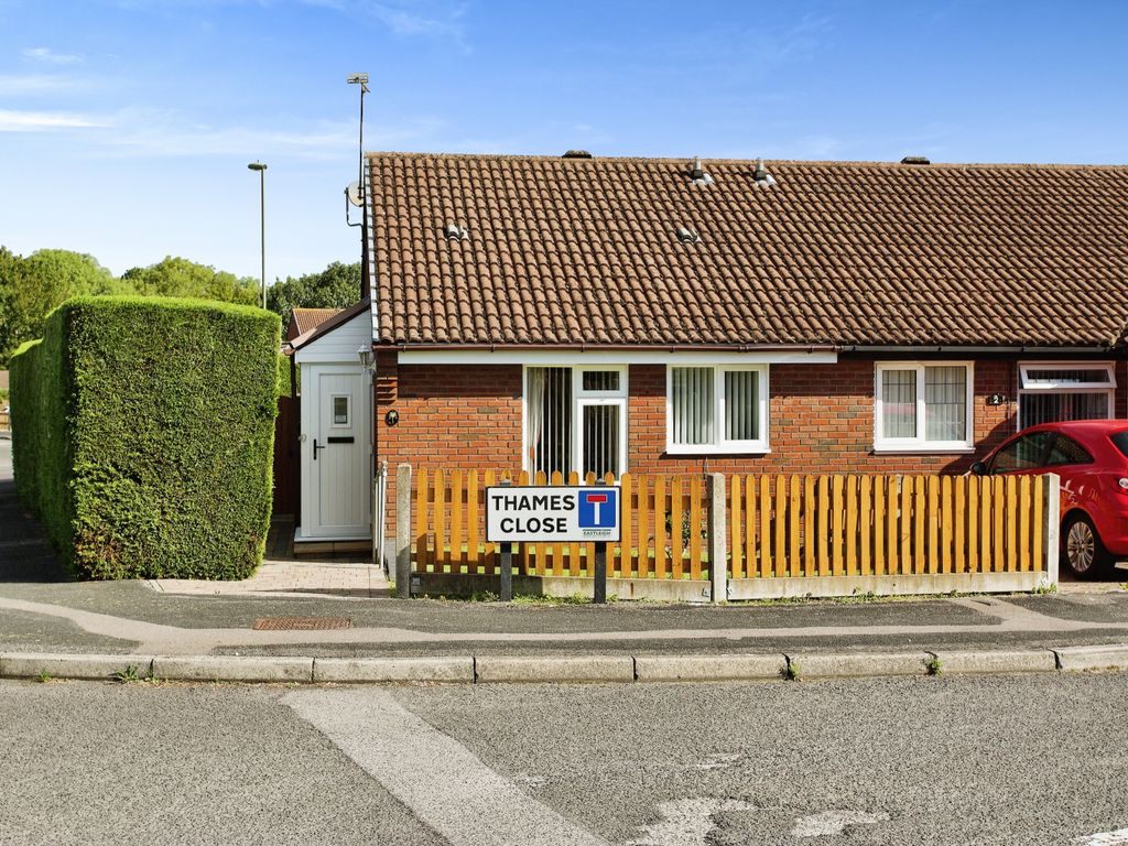 1 bed semi-detached bungalow for sale in Thames Close, Southampton SO18, £260,000