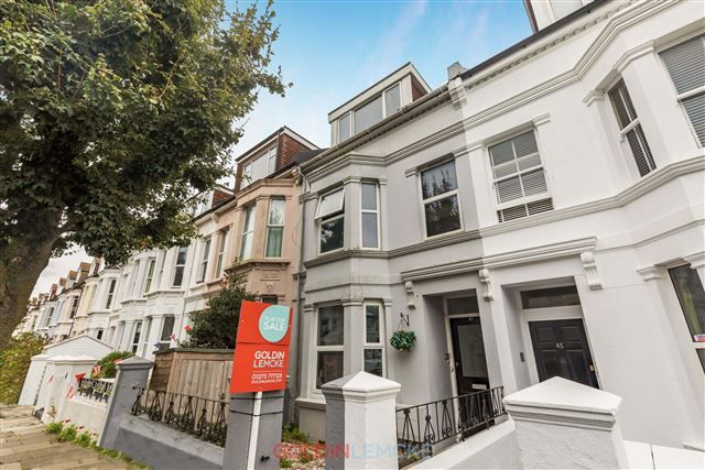 1 bed flat for sale in Westbourne Street, Hove BN3, £300,000
