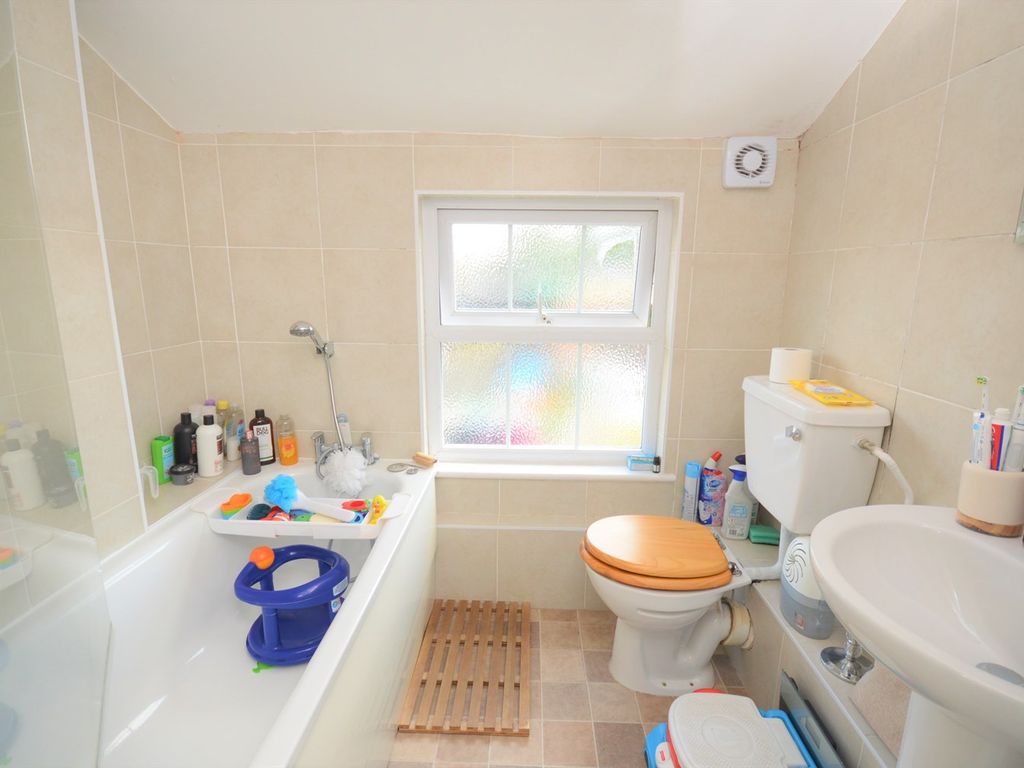 2 bed end terrace house for sale in Notley Road, Braintree CM7, £260,000