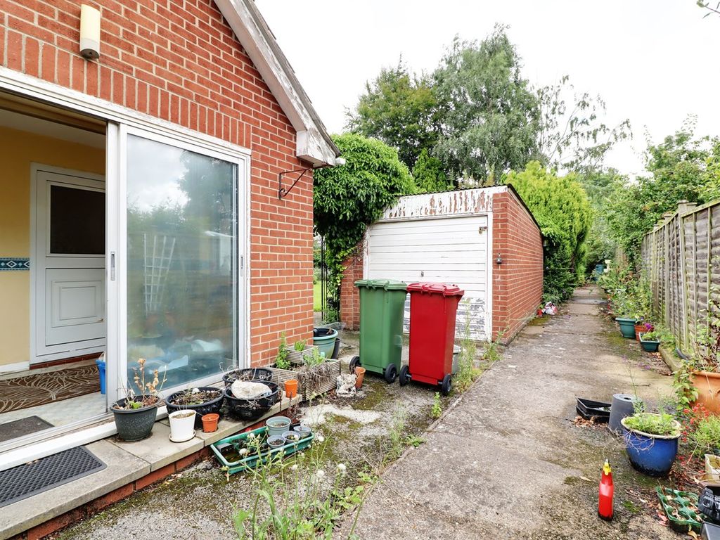 3 bed detached bungalow for sale in Graizelound Fields Road, Haxey DN9, £225,000