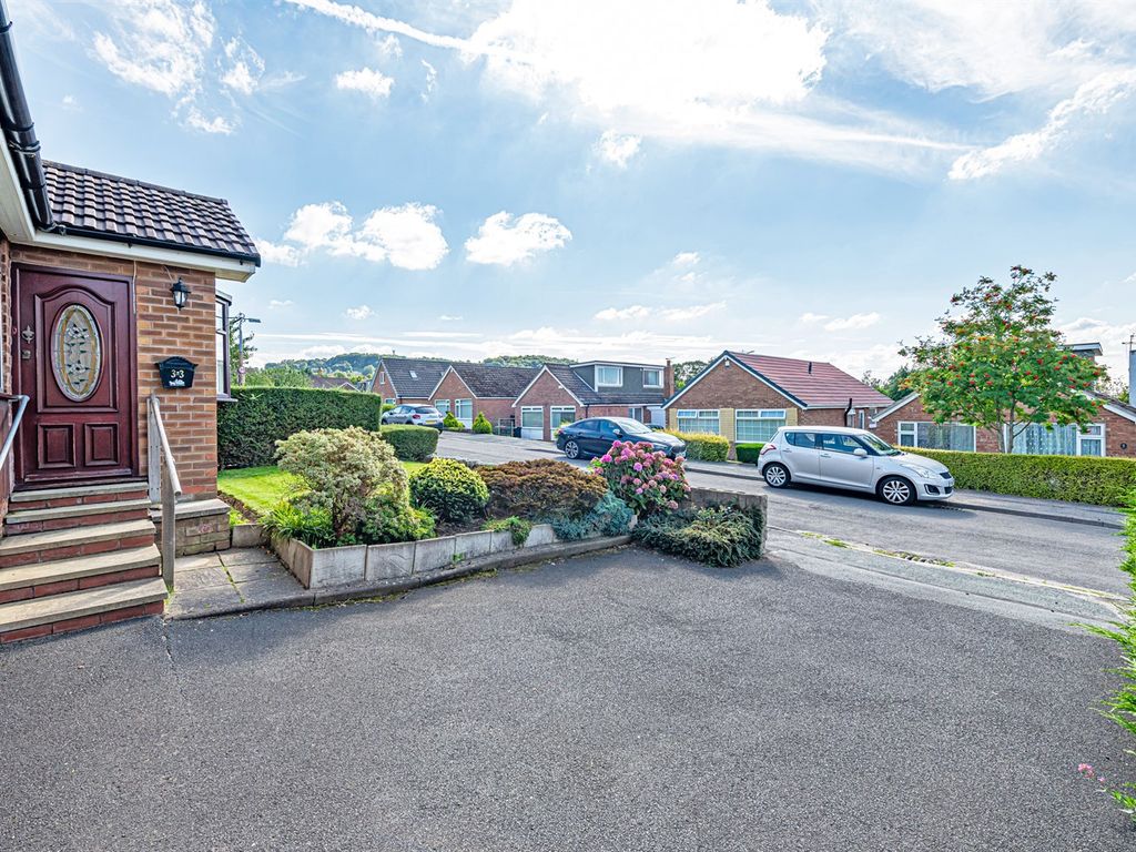 4 bed detached house for sale in Coniston Drive, Frodsham WA6, £325,000