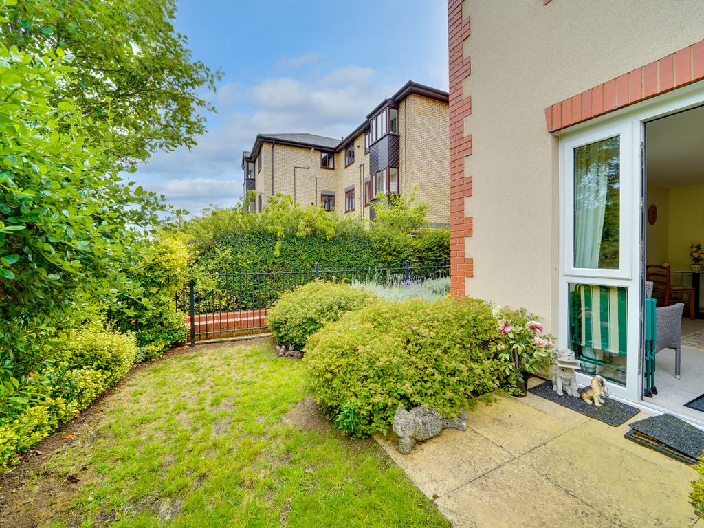 1 bed flat for sale in Goodes Court, Royston SG8, £170,000