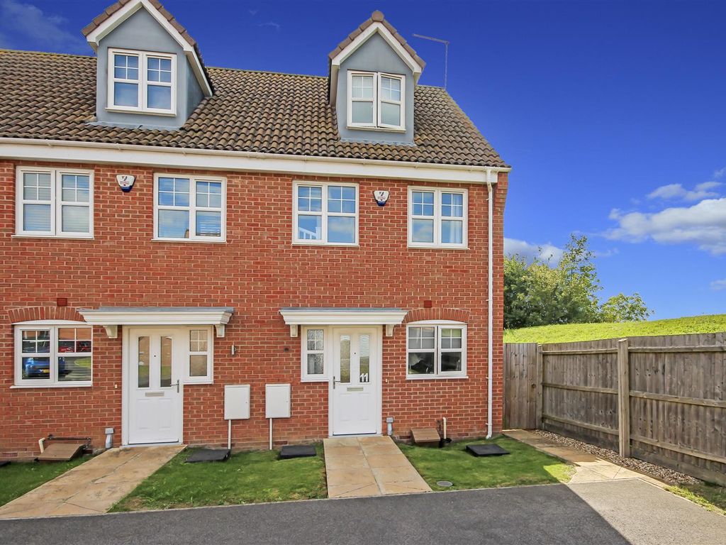 3 bed town house for sale in Steeple Way, Rushden NN10, £277,000