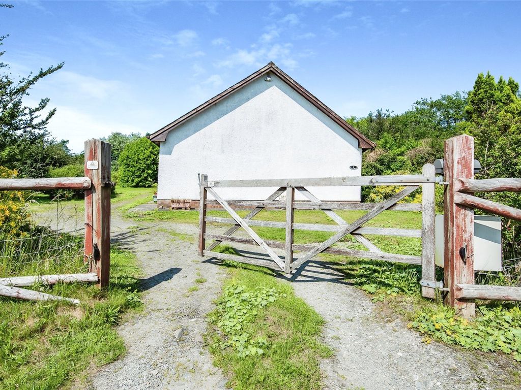 3 bed bungalow for sale in Sarnau, Llandysul, Ceredigion SA44, £320,000