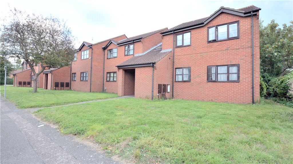 1 bed flat for sale in Boltons Lane, Harlington, Hayes UB3, £215,000