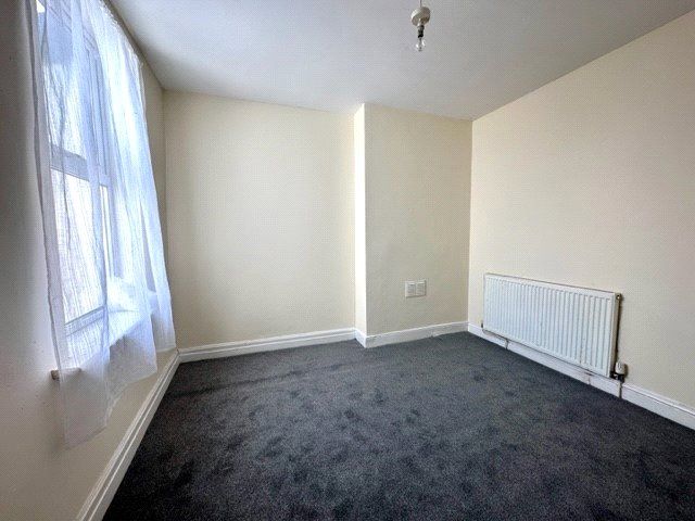 2 bed flat for sale in Folly Lane, Warrington, Cheshire WA5, £125,000