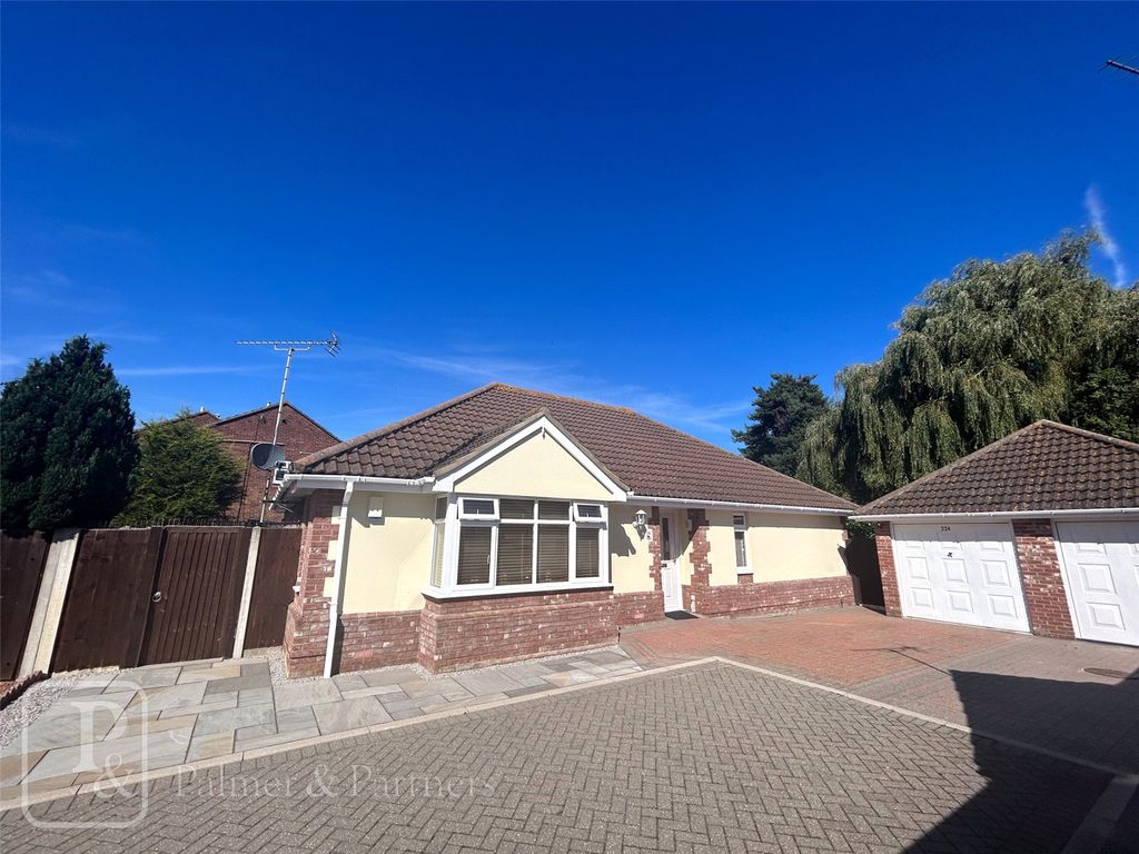 3 bed bungalow for sale in St. Johns Road, Clacton-On-Sea, Essex CO16, £300,000