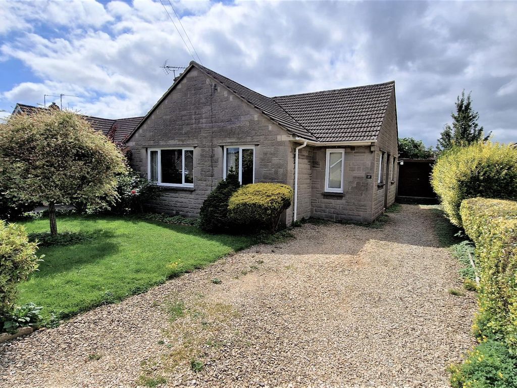 3 bed bungalow for sale in The Tinings, Chippenham SN15, £330,000