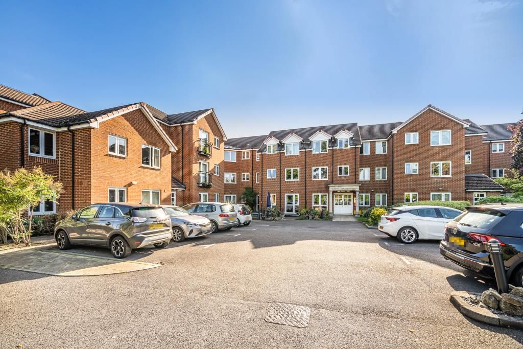2 bed flat for sale in Warwick Road, Reading RG2, £155,000