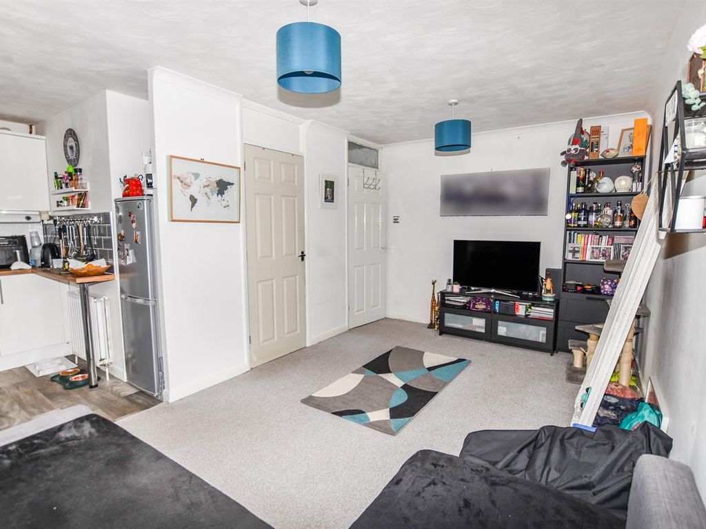 1 bed flat for sale in Suffolk Avenue, Leigh-On-Sea SS9, £200,000