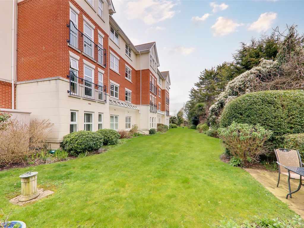 1 bed flat for sale in St. Botolphs Road, Worthing BN11, £80,000