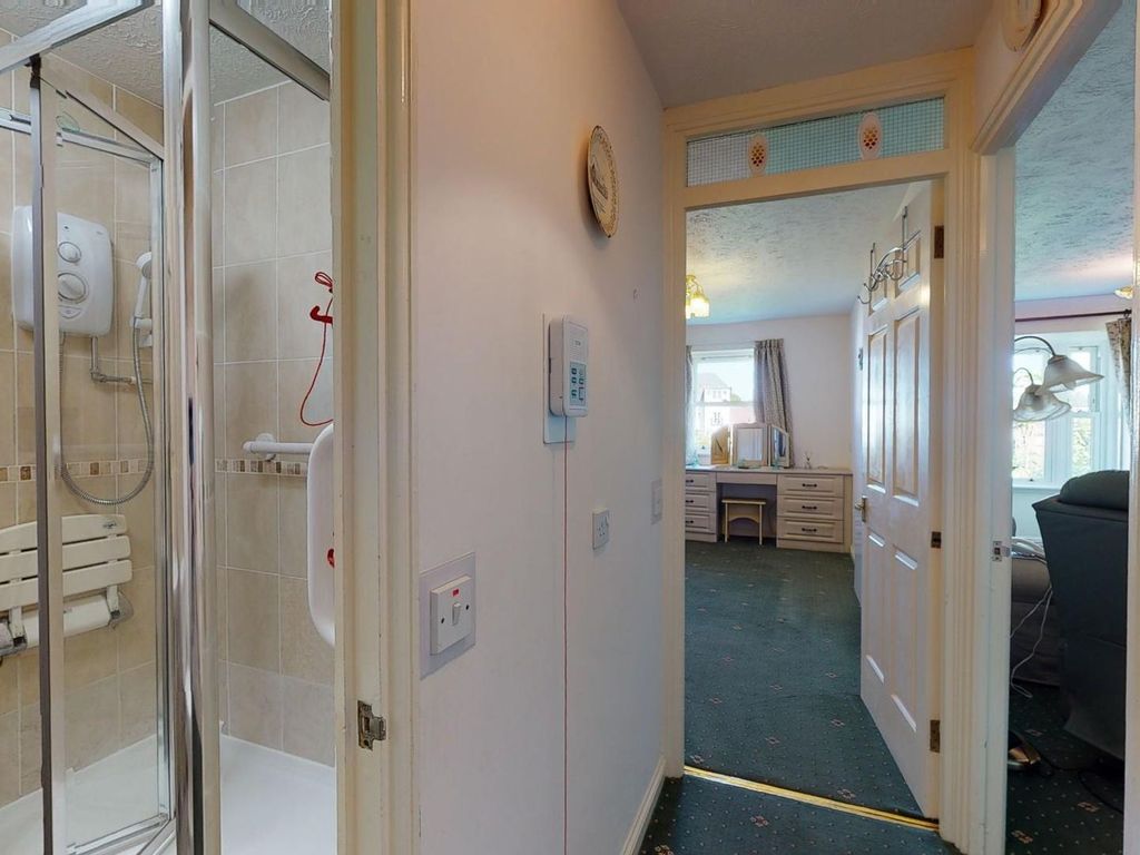 1 bed flat for sale in Stour Street, Canterbury CT1, £110,000