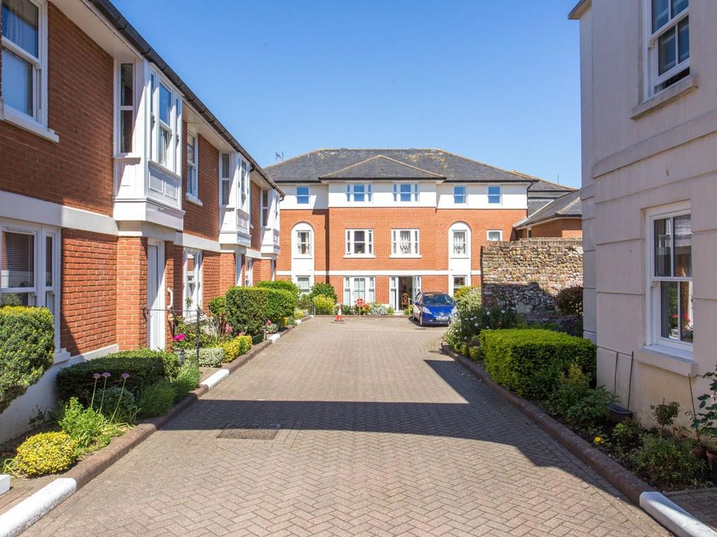 1 bed flat for sale in Stour Street, Canterbury CT1, £110,000