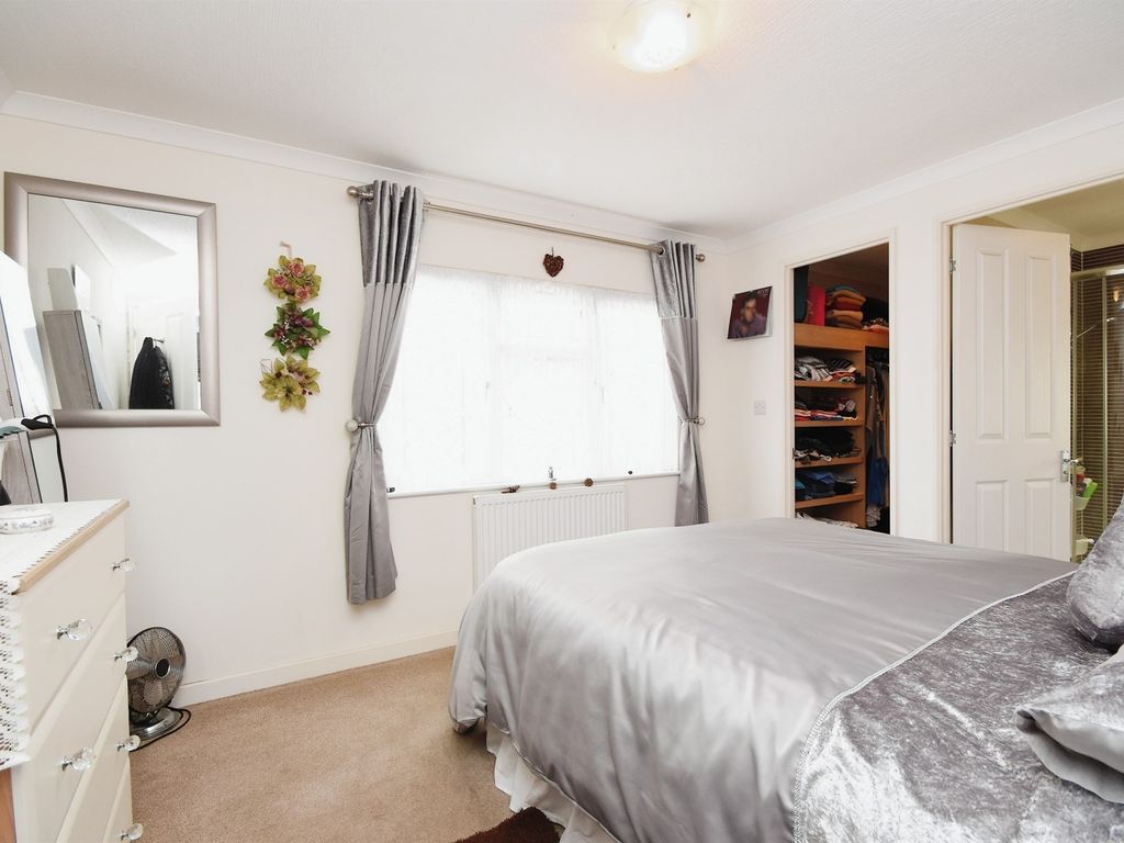 2 bed mobile/park home for sale in Burnham Road, Battlesbridge, Wickford SS11, £250,000