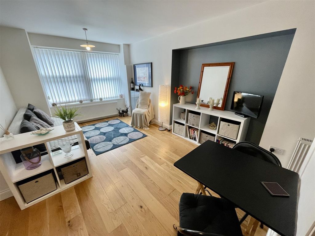 2 bed flat for sale in Hecklers Wynd, High Street, Strathmiglo, Cupar KY14, £105,000