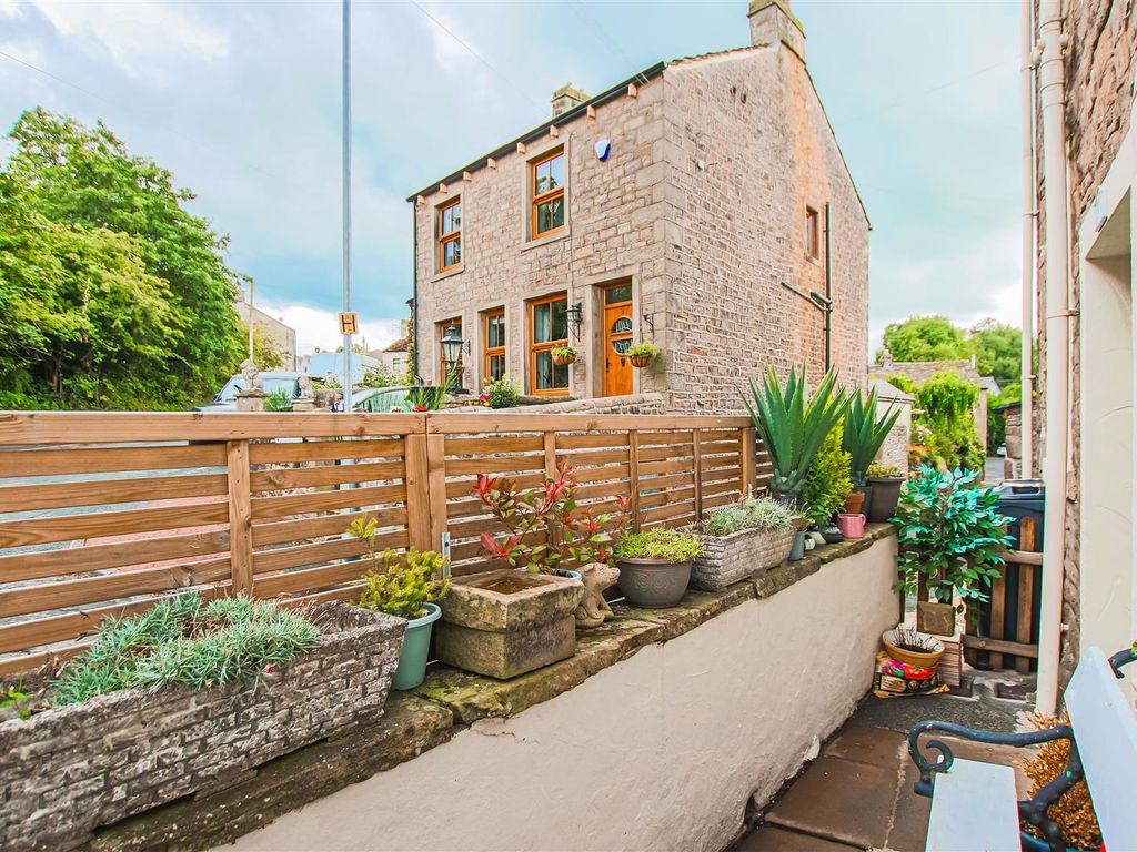 2 bed cottage for sale in Esp Lane, Barnoldswick BB18, £155,000