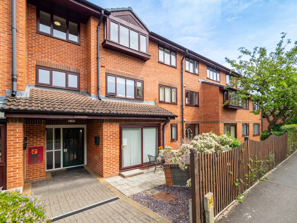 1 bed flat for sale in Wordsworth Drive, Cheam, Sutton SM3, £120,000