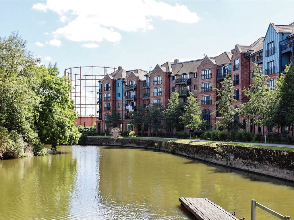 2 bed flat for sale in Breach House, Cannons Wharf, Tonbridge TN9, £325,000