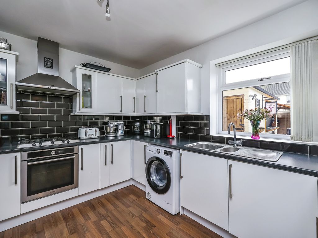 3 bed terraced house for sale in Foxearth Avenue, Clifton NG11, £205,000
