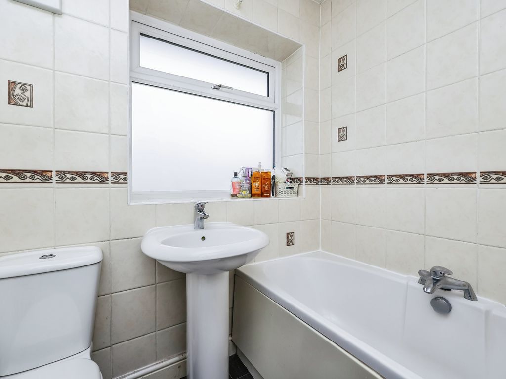 3 bed terraced house for sale in Foxearth Avenue, Clifton NG11, £205,000