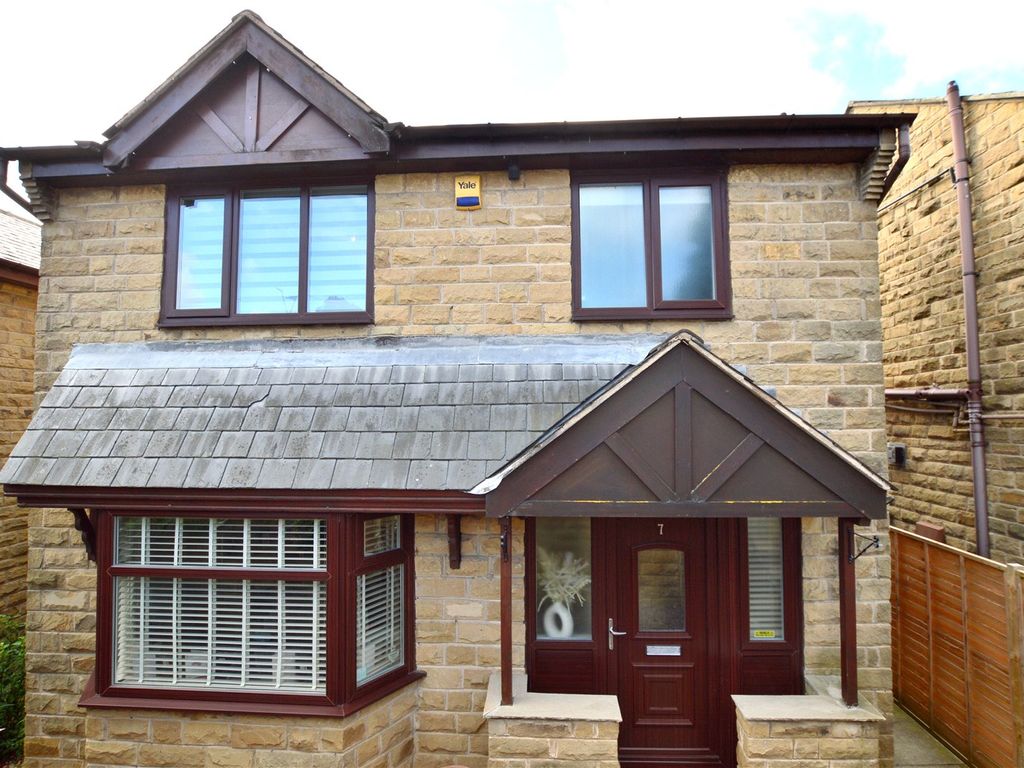 3 bed detached house for sale in Valley Road, Pudsey, West Yorkshire LS28, £320,000